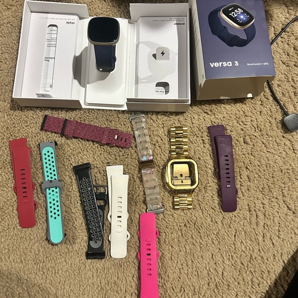 Fitbit Smartwatch with Dark Blue Band versa 3 - Picture 1 of 7
